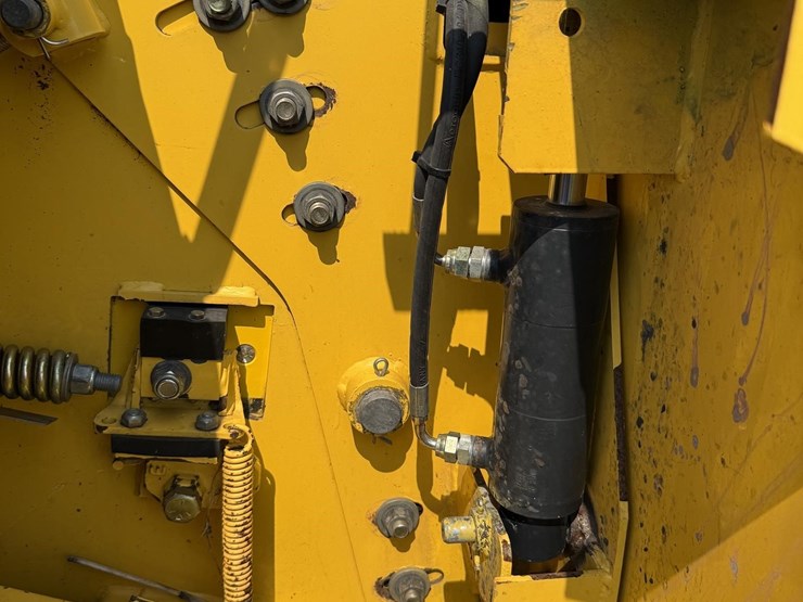 new-holland-cr960-image-41