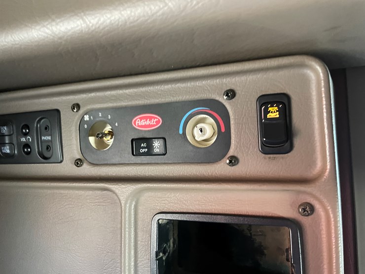 2007-peterbilt-379-image-90