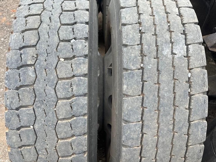 2015-kenworth-t880-image-16