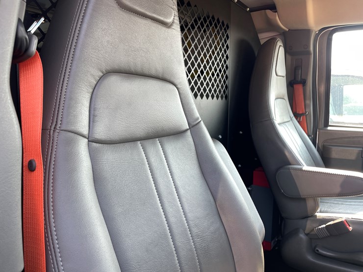 #1033-•-2023-chevy-express-van-(has-wi-salvage-title)-image-55