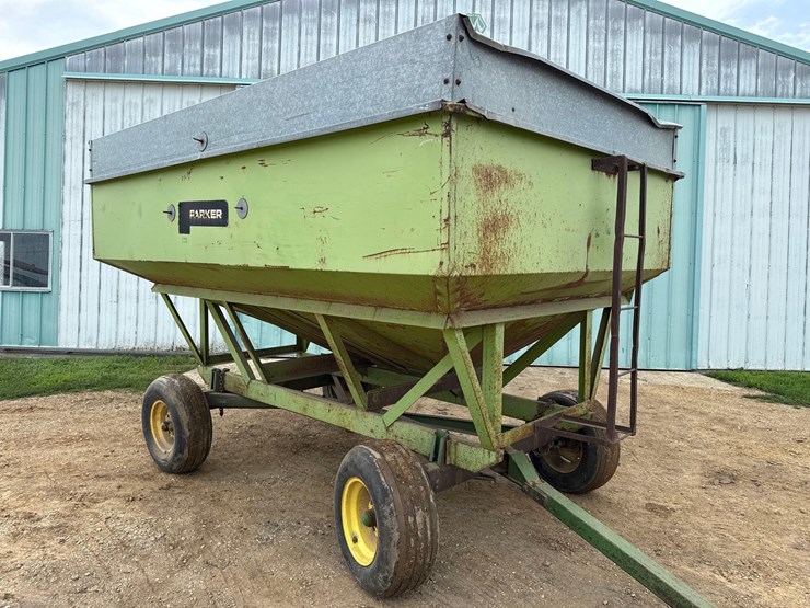 parker-200bu-gravity-wagon-image-1