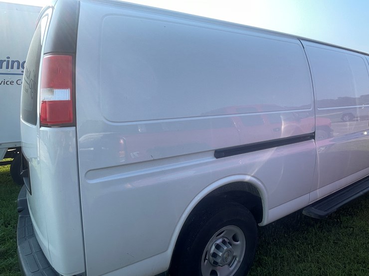 #1033-•-2023-chevy-express-van-(has-wi-salvage-title)-image-15