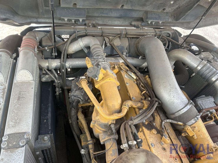 2016-deere-410e-image-29