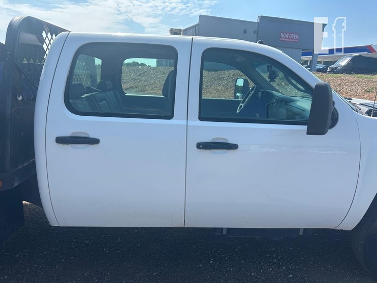2011-chevrolet-cheyenne-3500hd-image-15