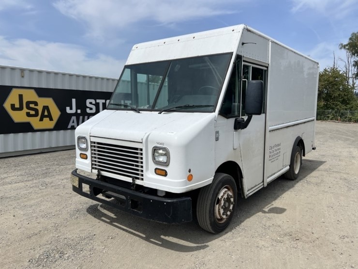 2014-freightliner-mt45-image-1