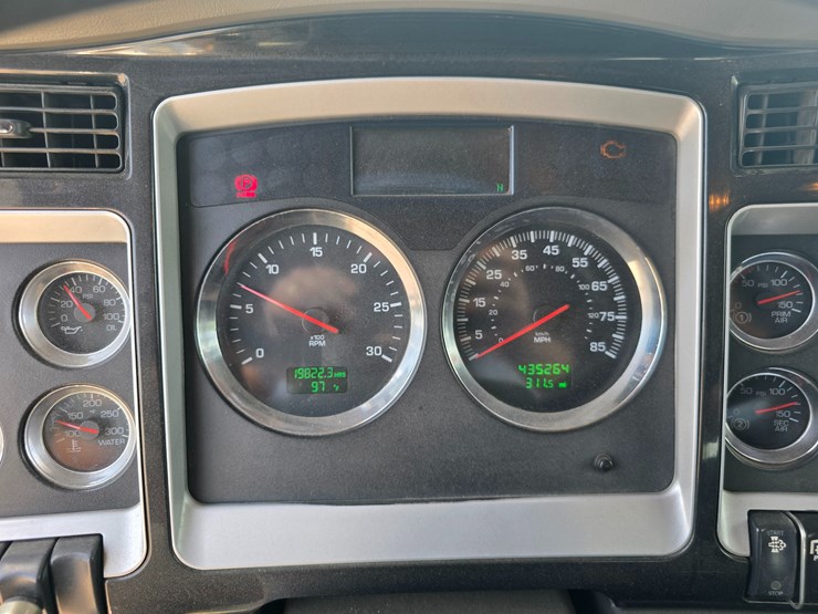 2012-kenworth-t800-image-109