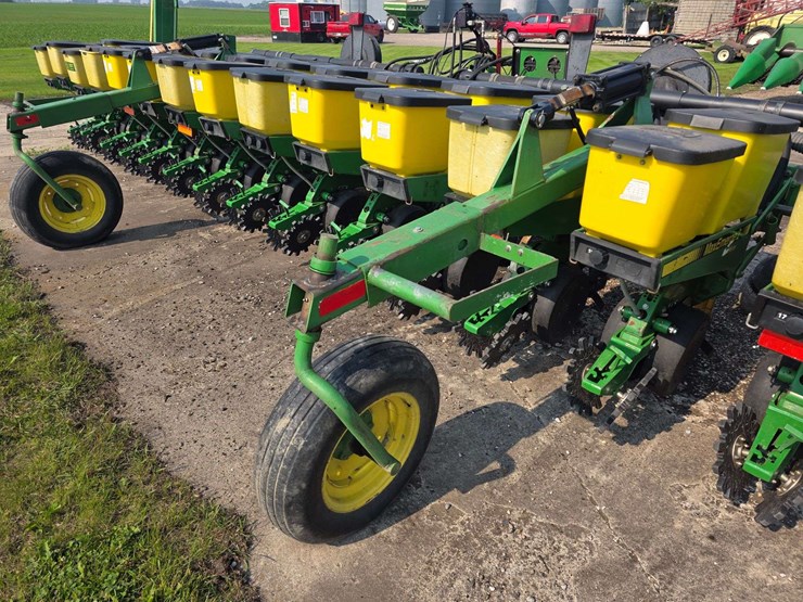 john-deere-1710-image-13