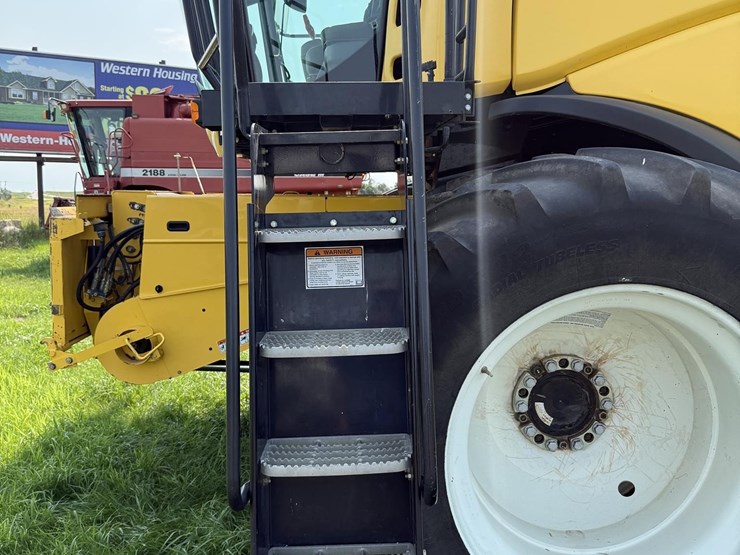 new-holland-cr960-image-19