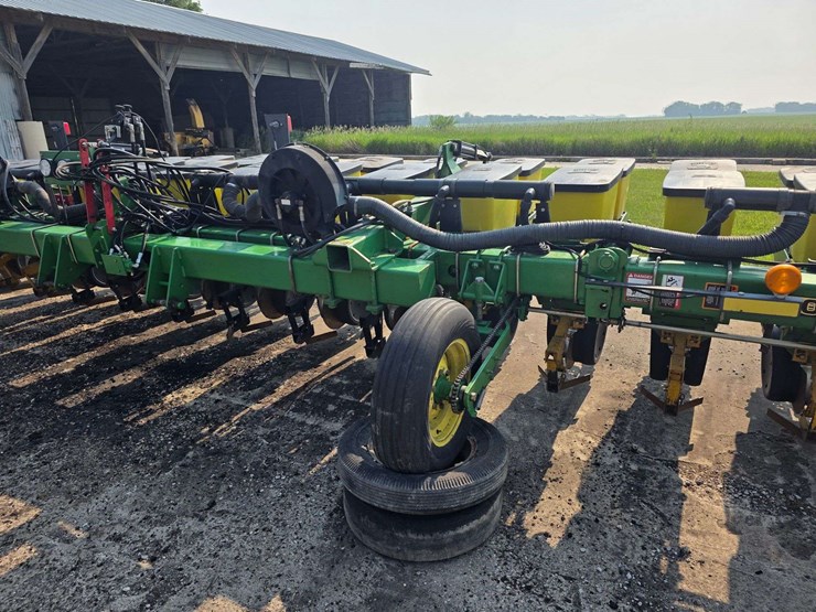john-deere-1710-image-25