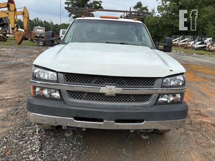 2005-chevrolet-3500-image-2
