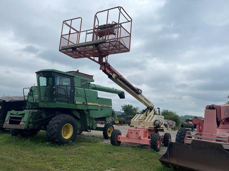 #1004-•-jlg-40h-manlift-image-1
