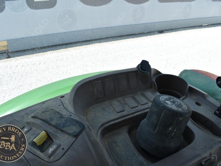 2017-john-deere-6120e-image-37