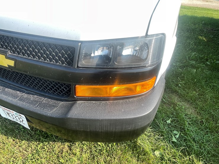 #1033-•-2023-chevy-express-van-(has-wi-salvage-title)-image-11