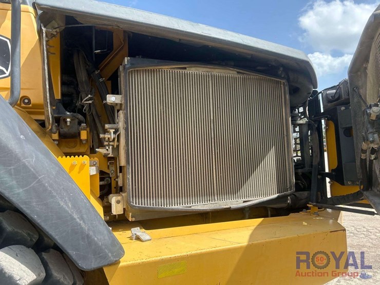 2016-deere-410e-image-14