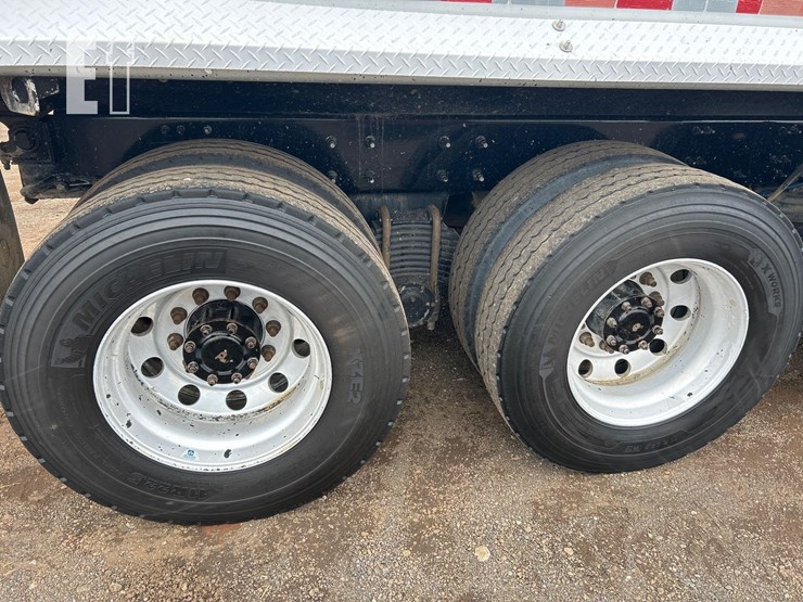 2021-mack-granite-64fr-image-44