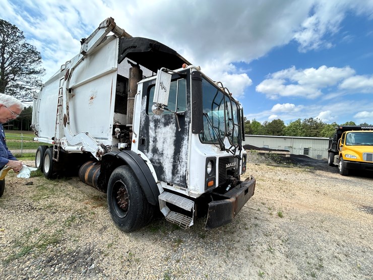 #9394-•-inop-2007-mack-mr-mr600s-t/a-daycab-garbage-truck-vin:-1m2k189c07m036142-image-2