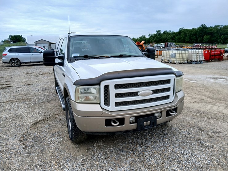 2005-ford-excursion-image-14