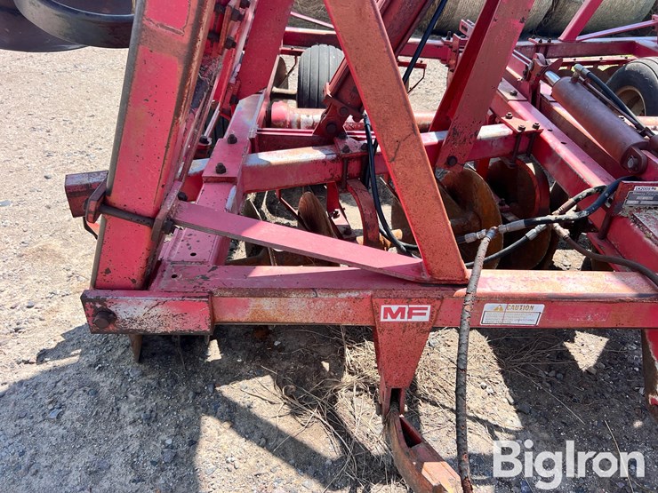 massey-ferguson-820-image-19