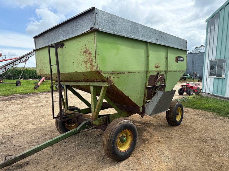 parker-200bu-gravity-wagon-image-1