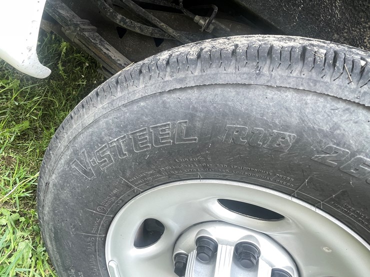 #1033-•-2023-chevy-express-van-(has-wi-salvage-title)-image-25