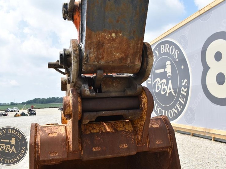 2013-deere-350g-lc-image-30