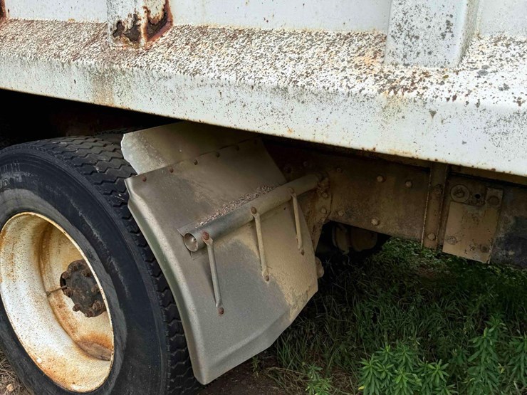 1987-peterbilt-359-image-28