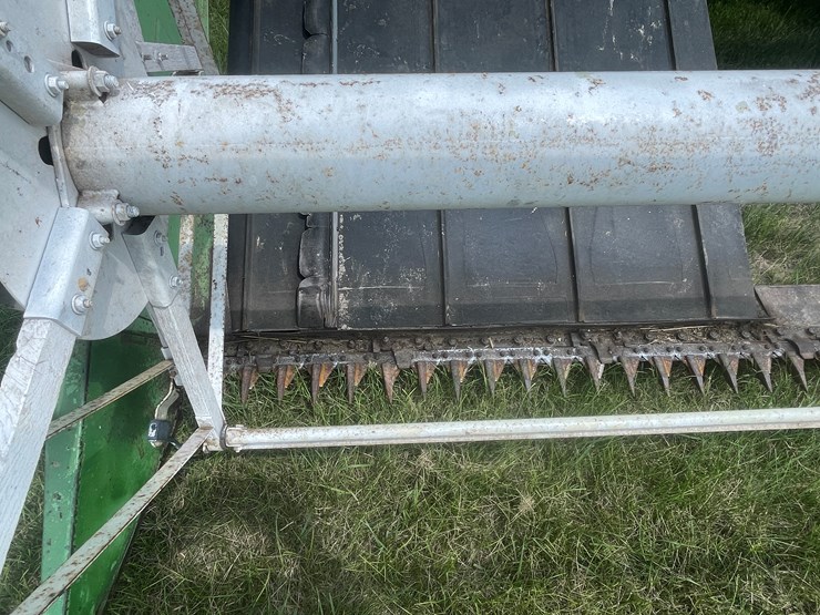 #1061-•-owatonna-260-swather-with-conditioner-image-43