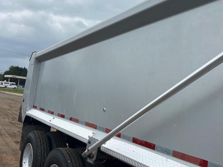 2021-mack-granite-64fr-image-59