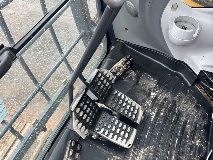 2021-deere-245g-lc-image-29
