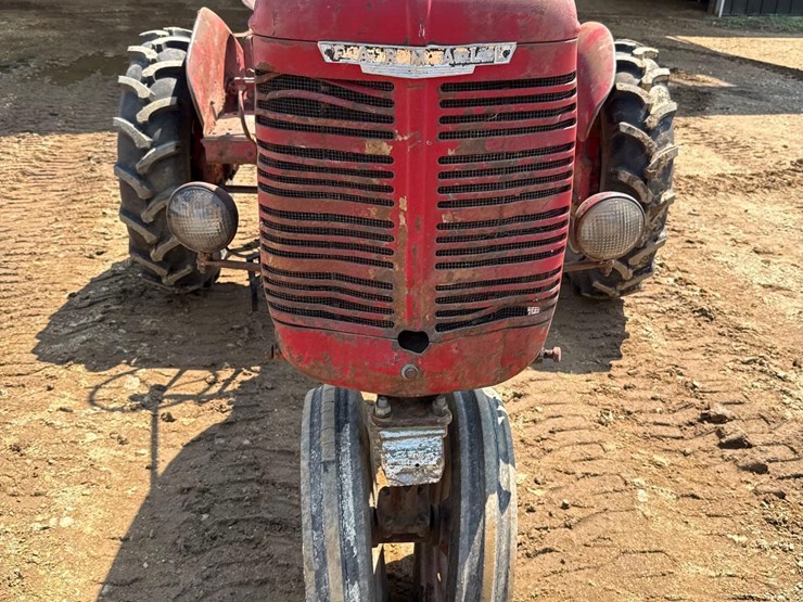 farmall-b-tractor-image-2