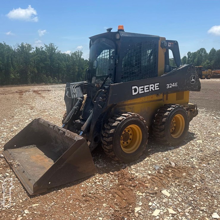 2017 DEERE 324E