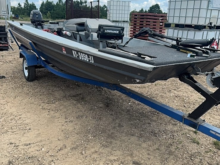 15-foot-fishing-boat-with-mercury-9.9-horse-motor-image-2