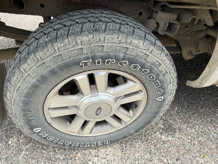 #1037-•-2005-ford-lariat-crew-cab-4x4-(has-wi-title)-image-95