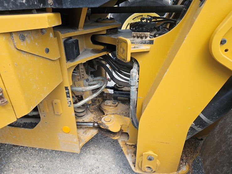 2015-caterpillar-930k-image-8