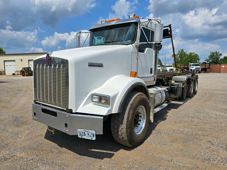 2012-kenworth-t800-image-1