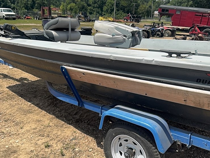 15-foot-fishing-boat-with-mercury-9.9-horse-motor-image-23