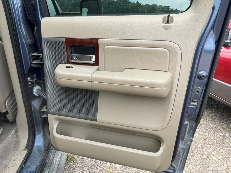 #1037-•-2005-ford-lariat-crew-cab-4x4-(has-wi-title)-image-73