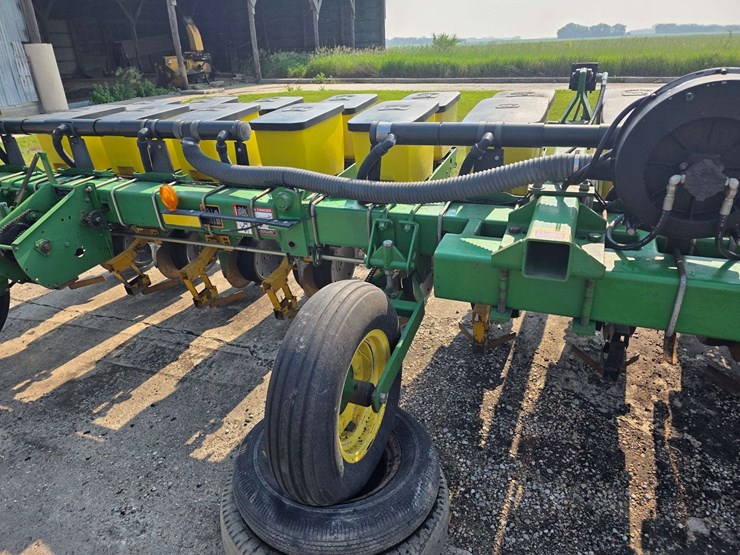 john-deere-1710-image-27