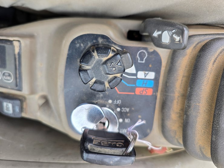 2012-case-350c-image-124