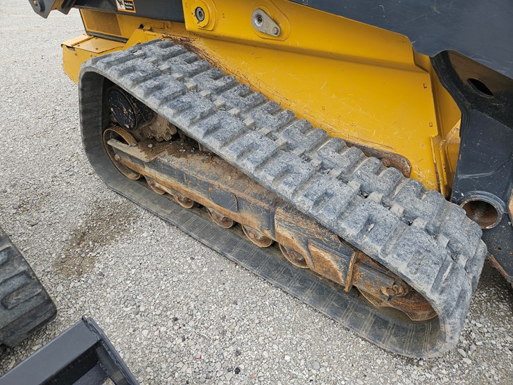 2019-deere-331g-image-13