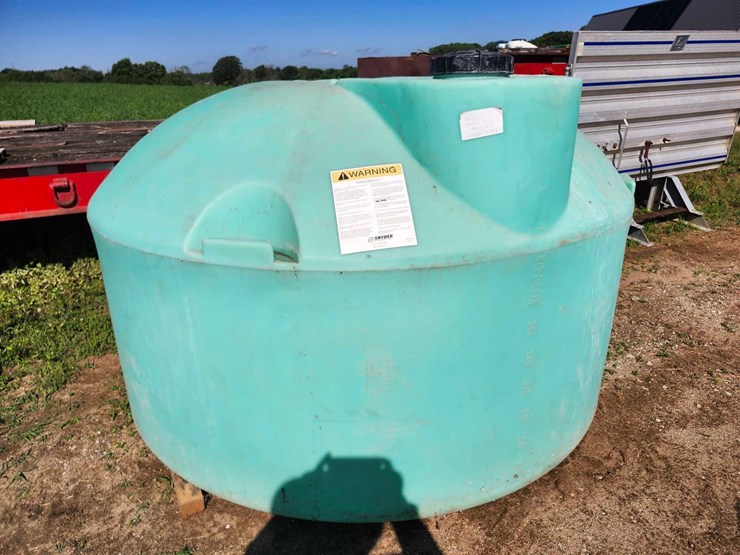 1100-gallon-snyder-flat-bottom-poly-tank-image-4