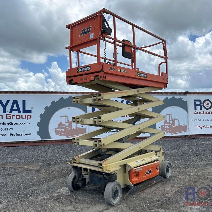 2018 JLG 3246ES