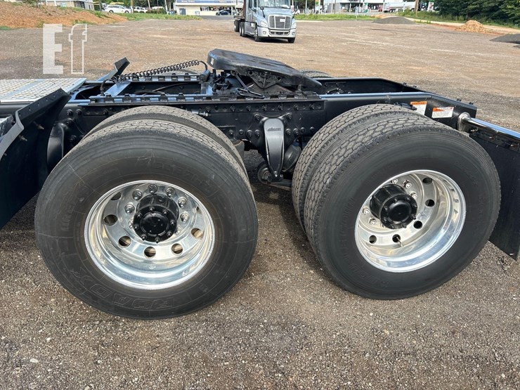 2005-freightliner-columbia-120-image-7
