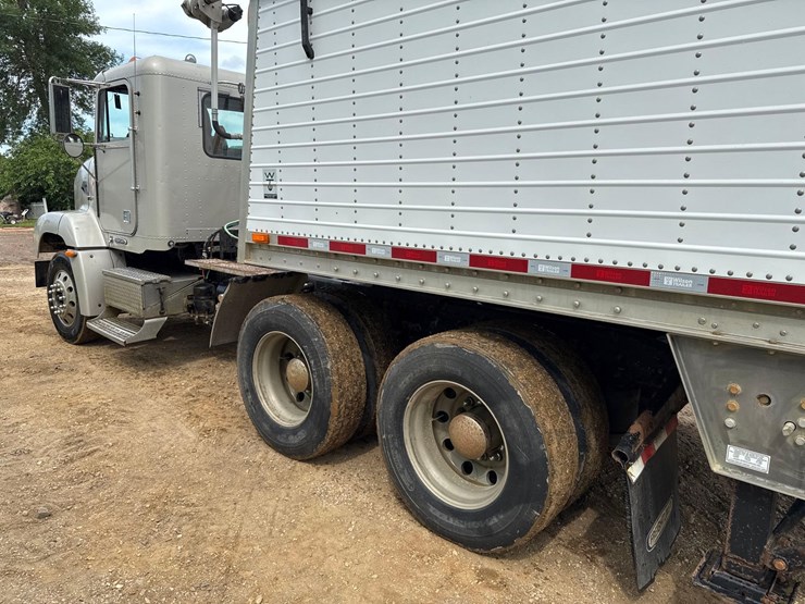 2000-freightliner-fld112-image-3