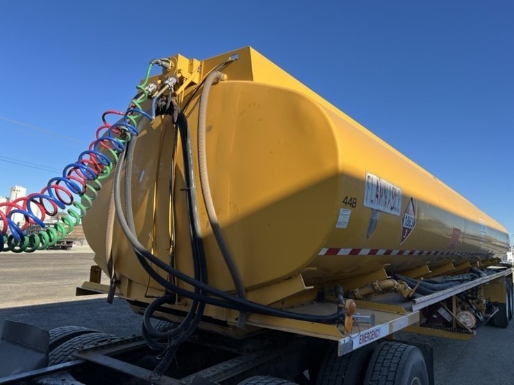 2000-t/a-8,000-gallon-fuel-tank-trailer-image-5