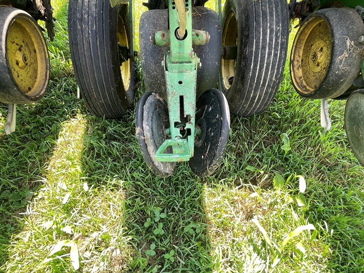 john-deere-7200-image-47