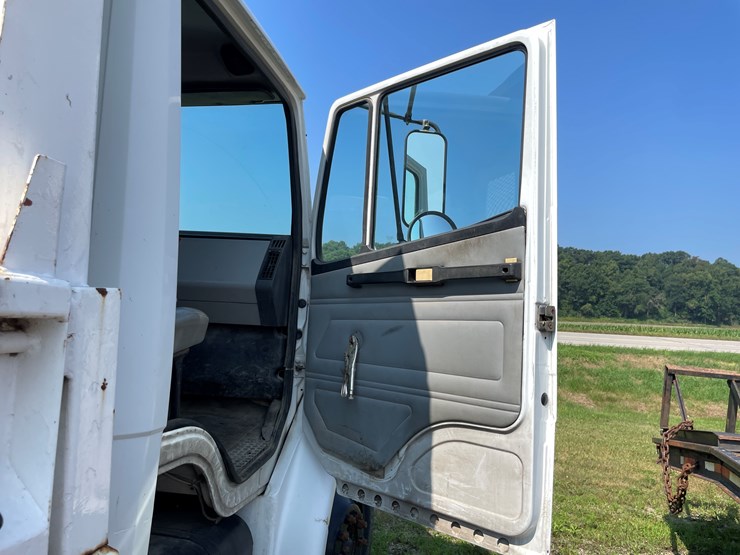 #1013-•-1992-freightliner-cummins-(has-mn-title)-image-55