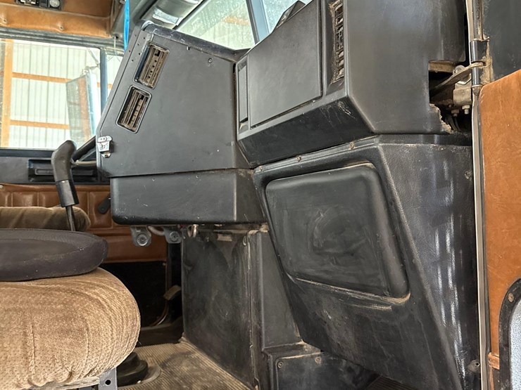 2000-freightliner-fld112-image-60