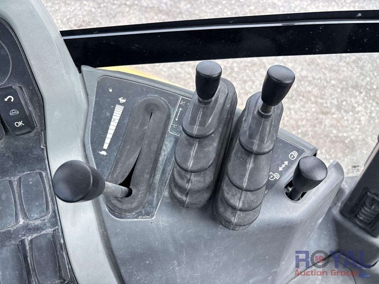 2018-caterpillar-416f2-image-11