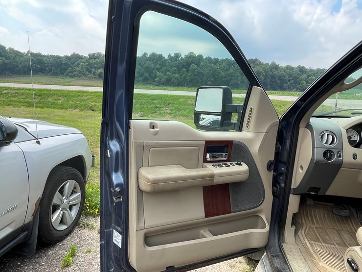 #1037-•-2005-ford-lariat-crew-cab-4x4-(has-wi-title)-image-63